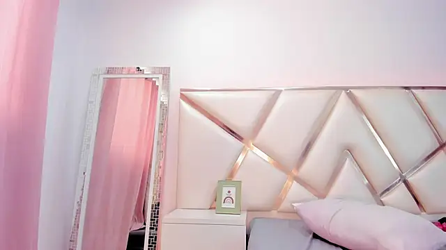 Tiffanymiller00 online show from 19, 12, 2024