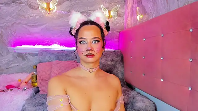 Snapshot of taylorbunny_x chatting on 23, 10, 2025 taylorbunny x online show from 23, 10, 2025