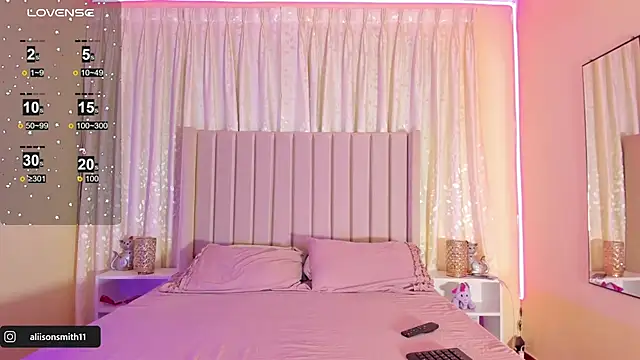 Aliison Smith online show from 4, 3, 2025