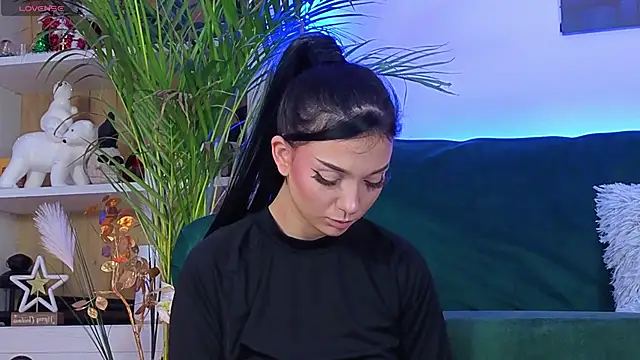 Snapshot of AveryWillow chatting on 5, 12, 2025 AveryWillow online show from 5, 12, 2025