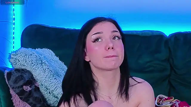 Snapshot of AveryWillow chatting on 8, 1, 2026 AveryWillow online show from 8, 1, 2026