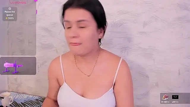 Snapshot of Elalove_ chatting on 15, 10, 2025 Elalove online show from 15, 10, 2025