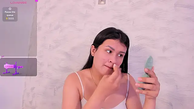 Snapshot of Elalove_ chatting on 20, 10, 2025 Elalove online show from 20, 10, 2025