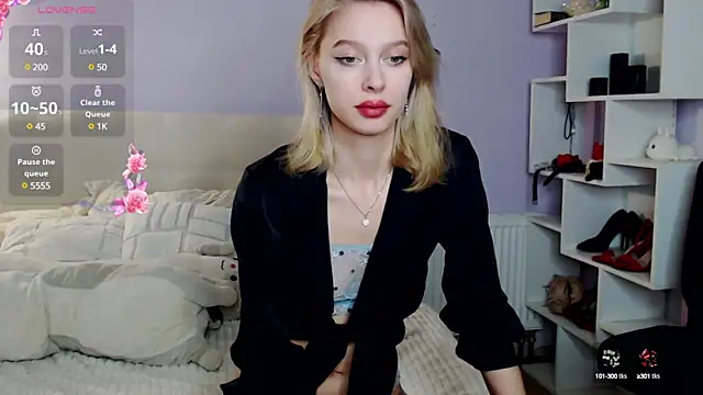 Snapshot of White_Lioness chatting on 2, 12, 2024 White Lioness online show from 2, 12, 2024