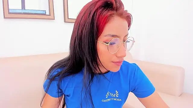 naomiii   online show from 25, 1, 2025