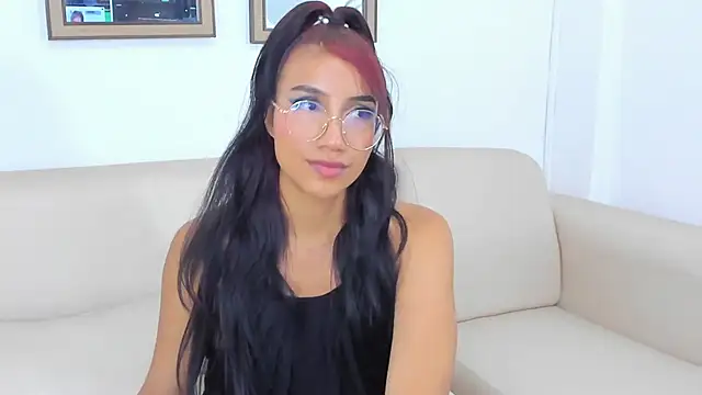 naomiii   online show from 28, 1, 2025