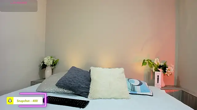 naomiii   online show from 17, 4, 2026