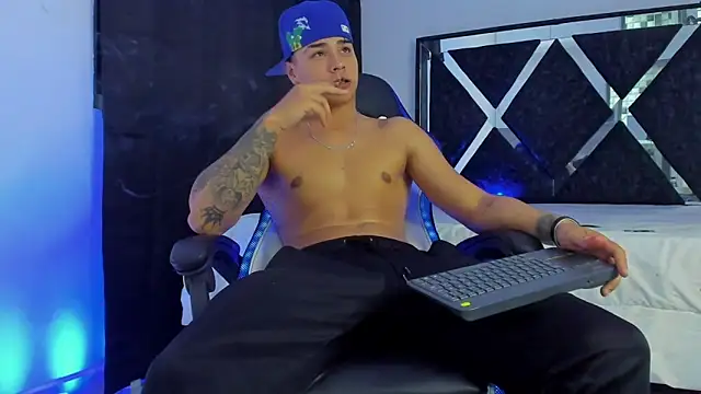 Snapshot of SantiagoReyesFtt chatting on 31, 12, 2024 SantiagoReyesFtt online show from 31, 12, 2024