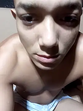 Snapshot of tayson_ chatting on 5, 4, 2026 tayson online show from 5, 4, 2026