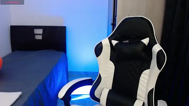 abigail monore  online show from 25, 4, 2026