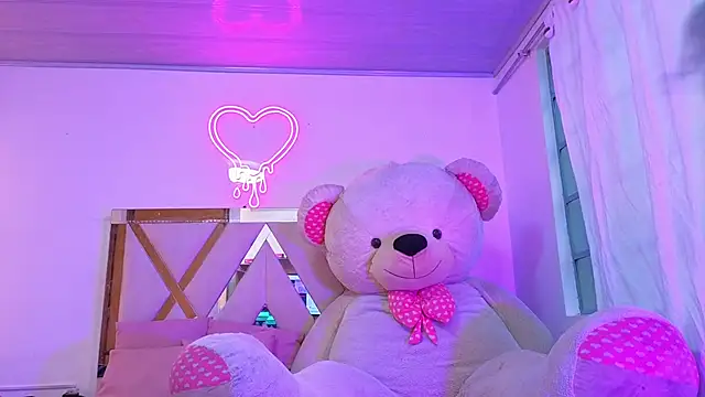 Jazmin tay online show from 26, 9, 2025