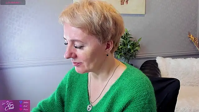 Snapshot of Nika_Smit chatting on 23, 12, 2024 Nika Smit online show from 23, 12, 2024