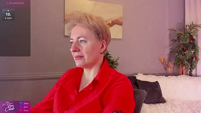 Snapshot of Nika_Smit chatting on 4, 1, 2025 Nika Smit online show from 4, 1, 2025