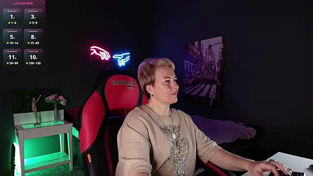 Snapshot of Nika_Smit chatting on 3, 10, 2025 Nika Smit online show from 3, 10, 2025