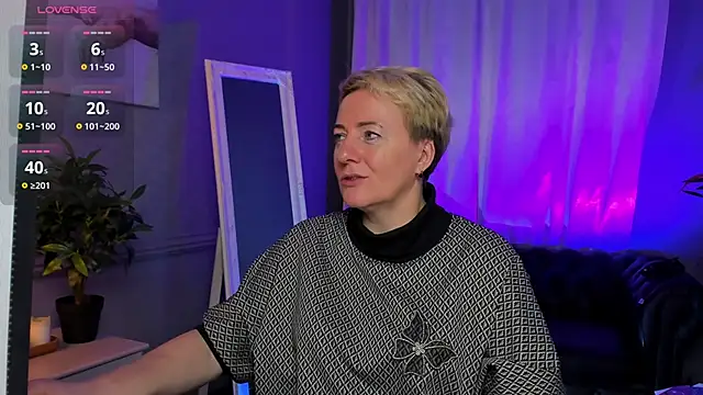 Snapshot of Nika_Smit chatting on 9, 11, 2025 Nika Smit online show from 9, 11, 2025