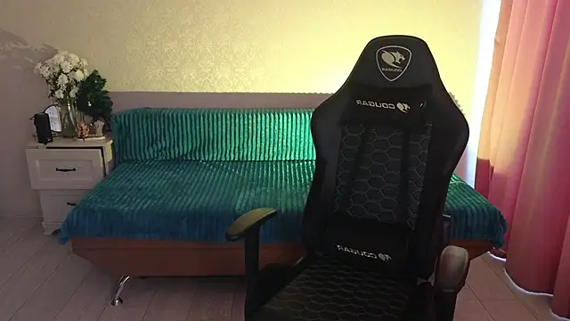 Megan Kira online show from 8, 1, 2025