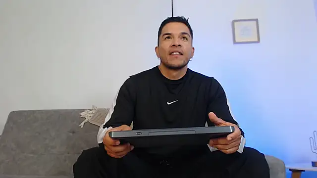 Snapshot of estebandelouis chatting on 6, 7, 2026 estebandelouis online show from 6, 7, 2026