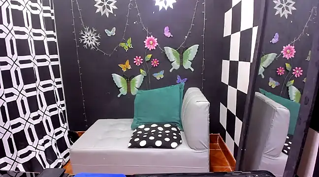 Snapshot of MikeRose94 chatting on 1, 2, 2025 MikeRose94 online show from 1, 2, 2025