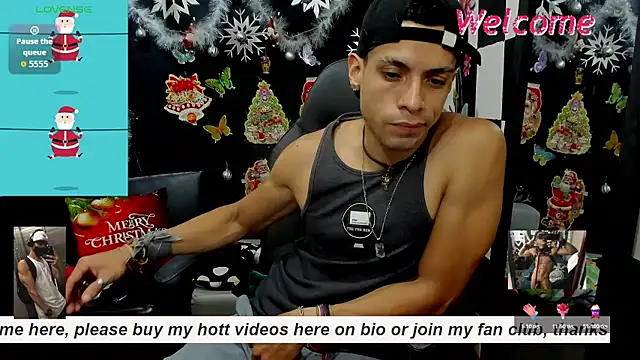 Snapshot of MikeRose94 chatting on 7, 1, 2026 MikeRose94 online show from 7, 1, 2026