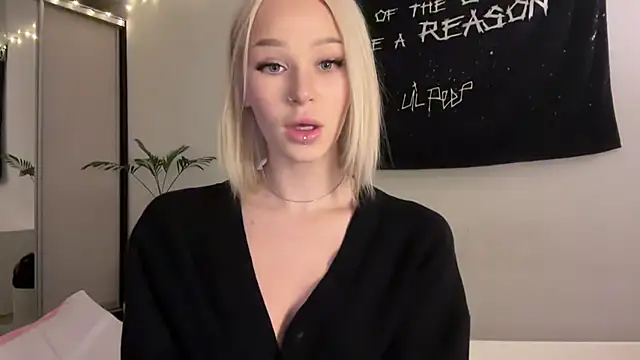 ur molly online show from 27, 4, 2026