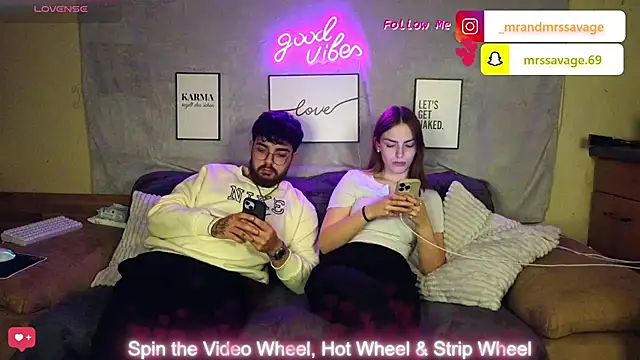 Snapshot of MrAndMrsSavage chatting on 12, 1, 2025 MrAndMrsSavage online show from 12, 1, 2025