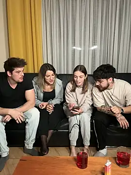 Snapshot of MrAndMrsSavage chatting on 11, 3, 2025 MrAndMrsSavage online show from 11, 3, 2025