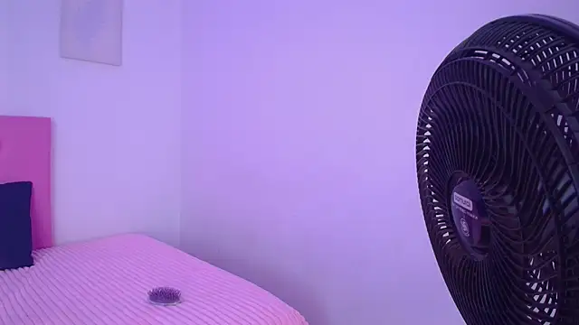 issa kitty online show from 25, 1, 2025