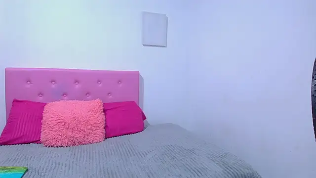 issa kitty online show from 30, 1, 2025