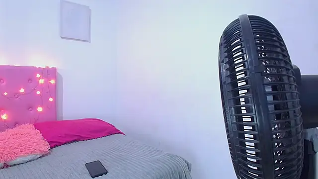 issa kitty online show from 30, 1, 2025