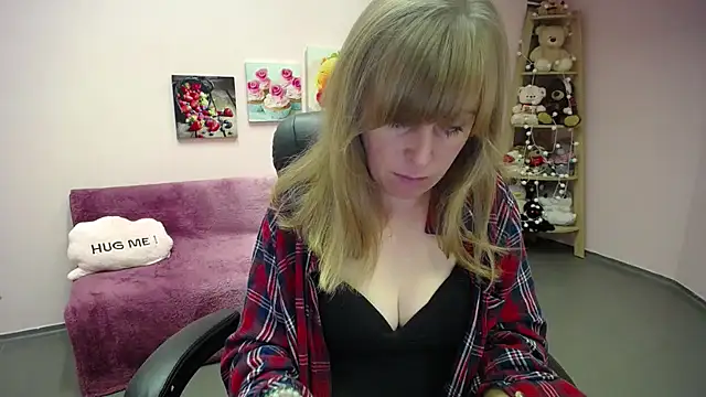 Hot Milady online show from 7, 10, 2025