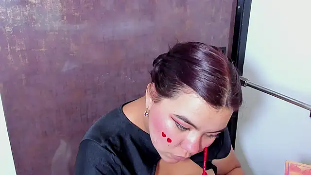 klhoe boobs online show from 26, 4, 2026