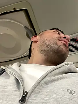 JuanZapata33 online show from 8, 9, 2025