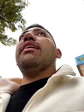 JuanZapata33 online show from 5, 11, 2025