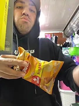 JuanZapata33 online show from 19, 11, 2025