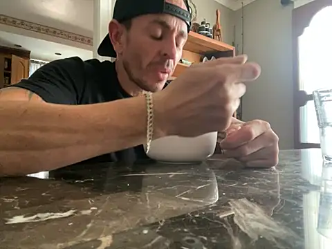 Snapshot of Gman143187 chatting on 4, 10, 2025 Gman143187 online show from 4, 10, 2025