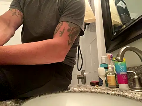 Snapshot of Gman143187 chatting on 5, 10, 2025 Gman143187 online show from 5, 10, 2025