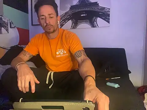 Snapshot of Gman143187 chatting on 13, 10, 2025 Gman143187 online show from 13, 10, 2025