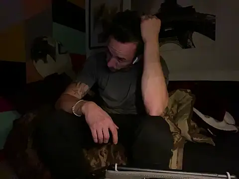 Snapshot of Gman143187 chatting on 23, 10, 2025 Gman143187 online show from 23, 10, 2025