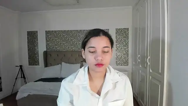 Snapshot of Mayaa_ross chatting on 1, 12, 2025 Mayaa ross online show from 1, 12, 2025