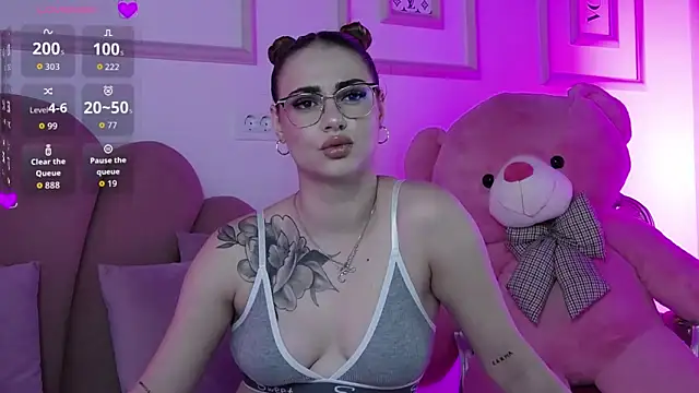 Abby  White online show from 22, 9, 2025