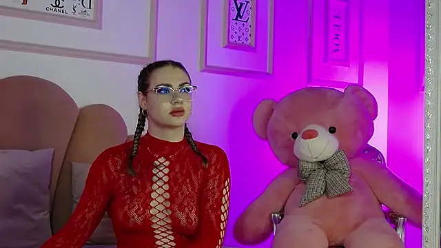 Abby  White online show from 18, 4, 2026