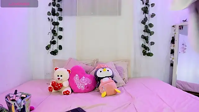 Snapshot of catalina_and_roger chatting on 8, 10, 2025 catalina and roger online show from 8, 10, 2025