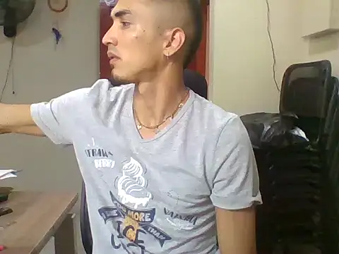 Snapshot of jeremy_scott chatting on 28, 2, 2026 jeremy scott online show from 28, 2, 2026