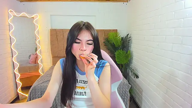 Roxanne tay online show from 24, 12, 2024