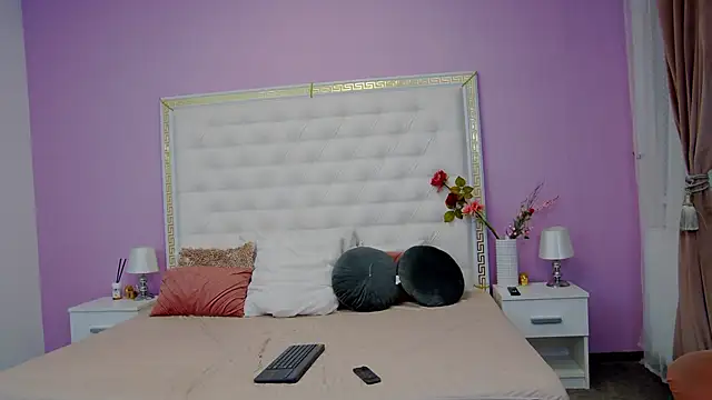 Lenna Paul online show from 18, 2, 2025