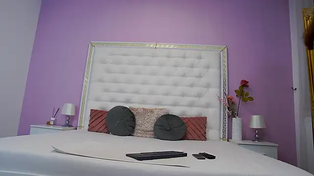 Lenna Paul online show from 6, 11, 2025