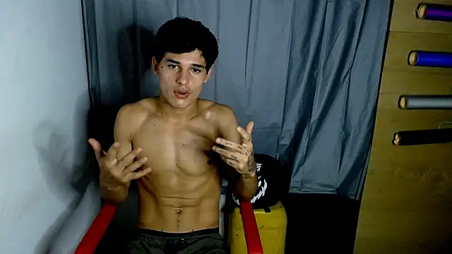 Snapshot of freddy_romas chatting on 4, 2, 2025 freddy romas online show from 4, 2, 2025