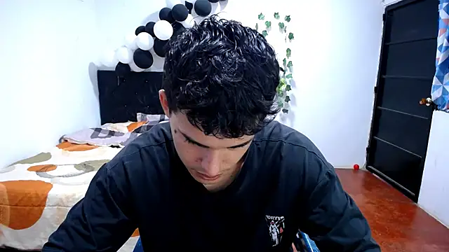 Snapshot of freddy_romas chatting on 17, 11, 2025 freddy romas online show from 17, 11, 2025