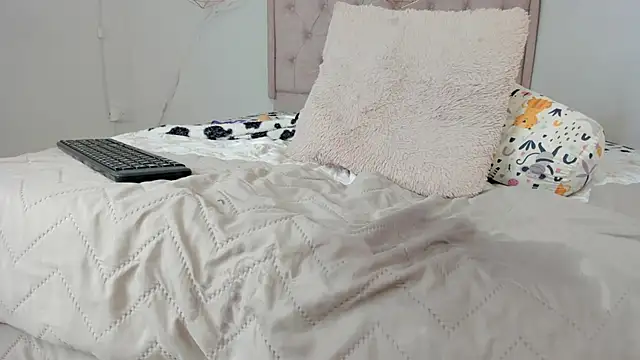 kristakinnky online show from 30, 1, 2025