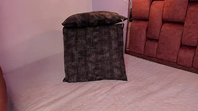 Snapshot of kristakinnky chatting on 9, 5, 2026 kristakinnky online show from 9, 5, 2026